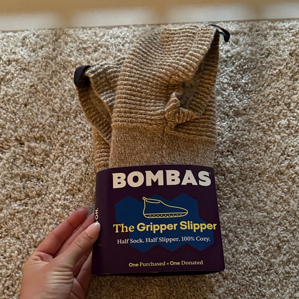 Bombas Beige Gripper Slipper (BRAND NEW)